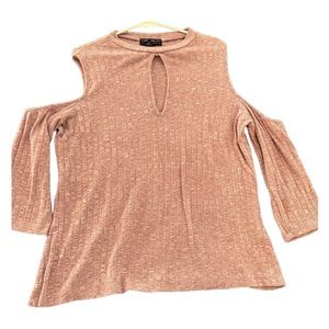 Long sleeves open on the shoulders sweater top color pink